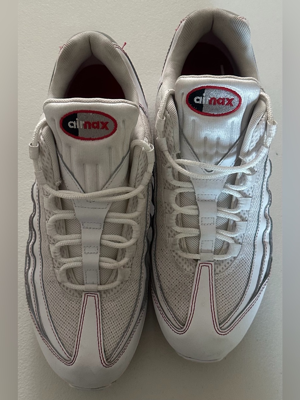 Nike Air Men’s White Sneakers with Red Accents 10,5 size
